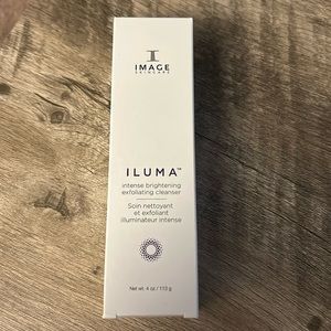 (NWT) ILUMA  Intense Brightening Exfoliating Cleanser